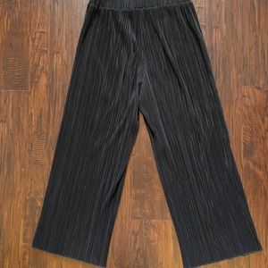 Madewell black pleated crop pants
